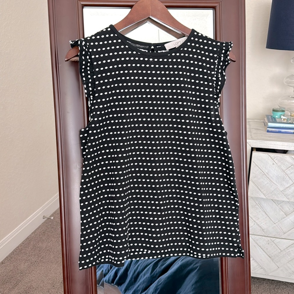 Loft flutter sleeve tank with keyhole back - black/white polka dot - M Petite
